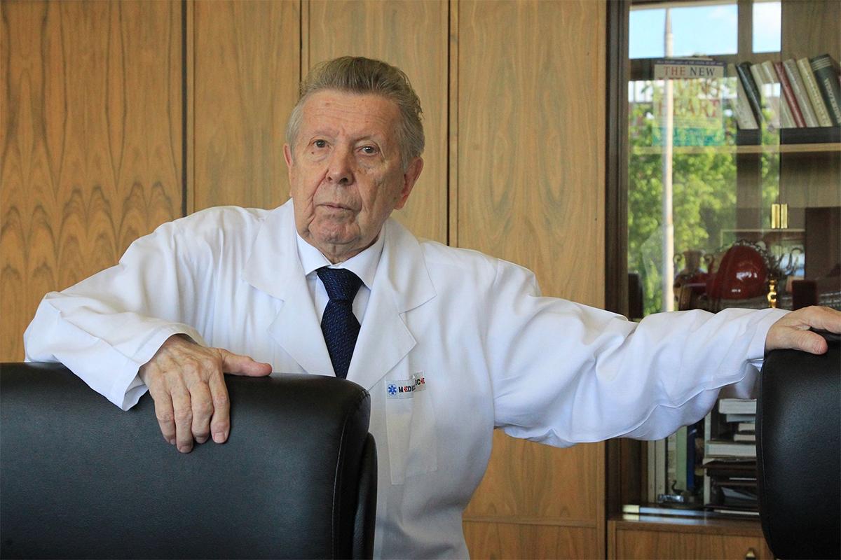 «Будь спокоен и убери из дома одну вещь». Кремлевский врач раскрыл главные секреты долголетия