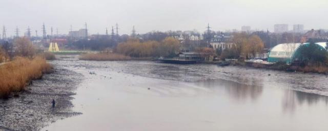 В Ростове в Северном водохранилище для ремонта гидротехники снизили уровень воды