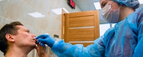 В Петербурге начали прививать назальной вакциной от COVID-19