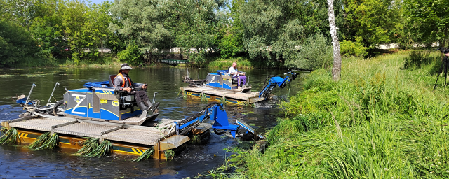 В Нахабине приступили к очистке пруда в парке имени Д.М. Карбышева