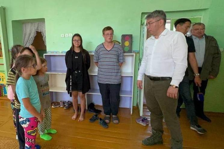Глава Бурятии посетил терпящие бедствия села Заиграевского района