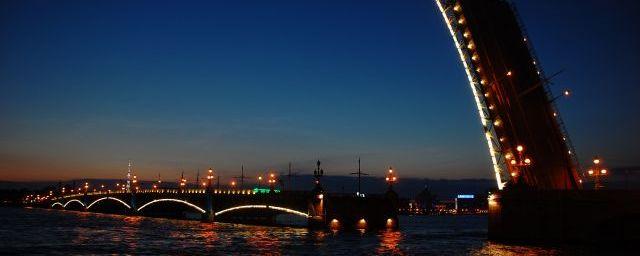 Петербург признан лучшим городом для путешествий на 8 марта
