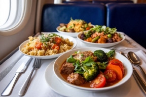 На Сахалине авиакомпания получила штраф из-за голодных пассажиров