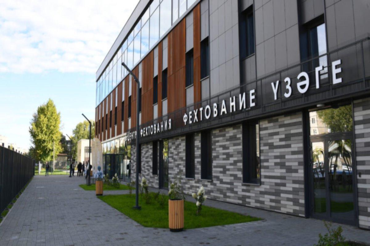 Глава Татарстана Рустам Минниханов высоко оценил открывшийся в Казани Центр фехтования