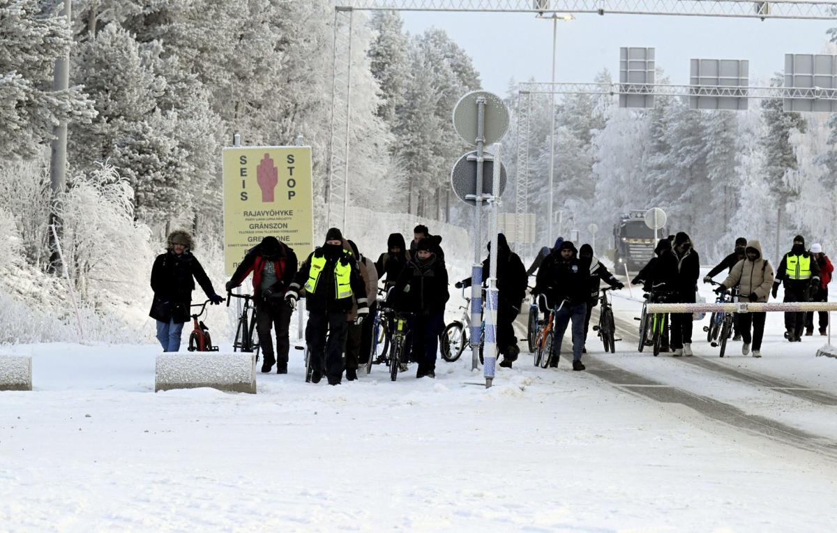 Глава МИД Валтонен заявила, что Россия использует беженцев для давления на Финляндию