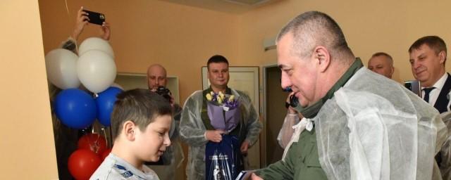 Раненному при атаке украинских диверсантов мальчику из Брянской области вручили медаль