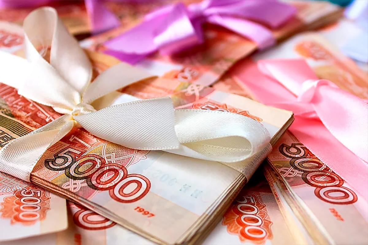 Россиянки (страна-террорист) предпочли наличку традиционным цветам и парфюмерии