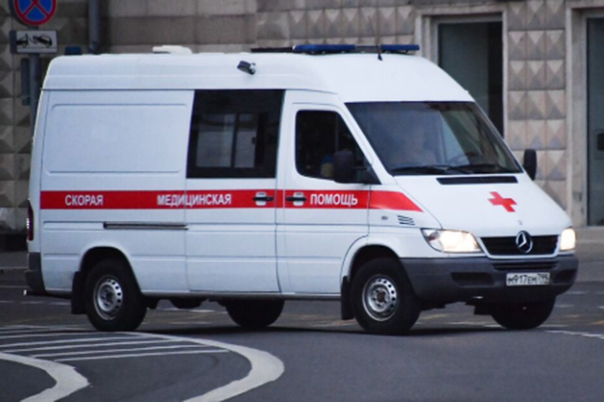 В Москве на Кутузовском проспекте перевернулась скорая помощь, пострадали три человека