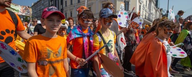 День тигра отметили во Владивостоке ярким карнавальным шествием