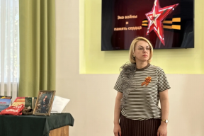 Глава Рассказова Вера Соколова почтила память погибшего при обороне Алпатово земляка Александра Казакова, останки которого обнаружили в Чечне