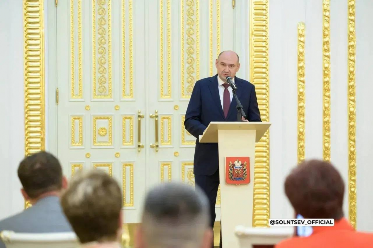 «Практики оренбуржцев отмечены на самом высоком уровне»: Губернатор Евгений Солнцев вручил знак «Гордость Оренбуржья» лучшим муниципальным служащим региона
