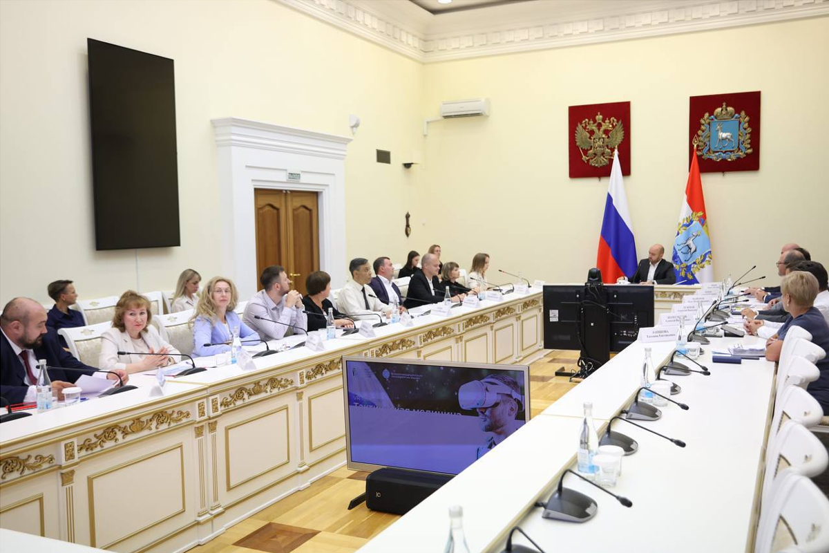 Губернатор Самарской области Вячеслав Федорищев обсудил с авторами лучших идей их реализацию