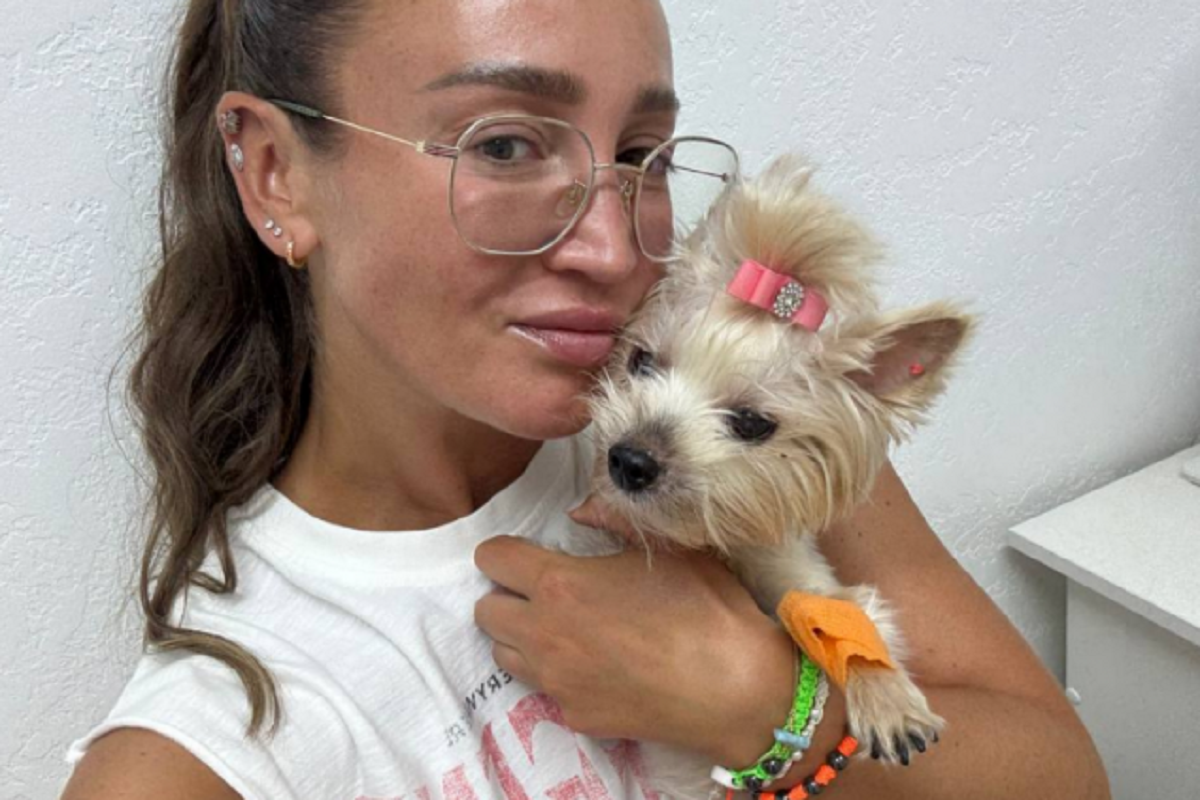 Плачу: Ольга Бузова рассказала об ухудшении здоровья любимого питомца