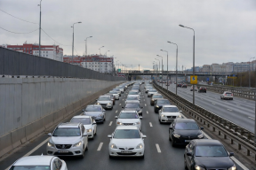 Автомобилистов в России в 2026 году ждут налоги, новые штрафы и рейтинги автошкол