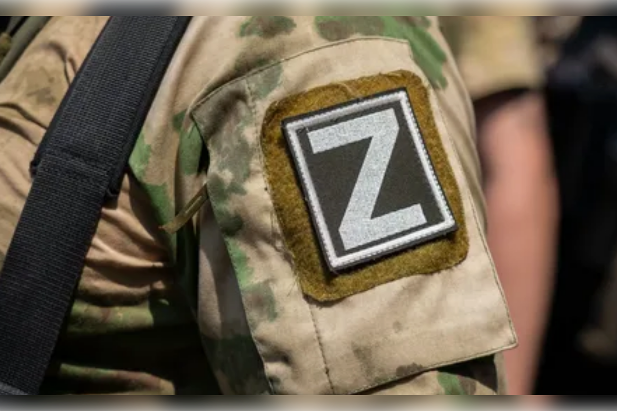 Воин из батальона «Пятнашка» поведал историю о том, как каска священника помогла ему избежать ранения от снаряда