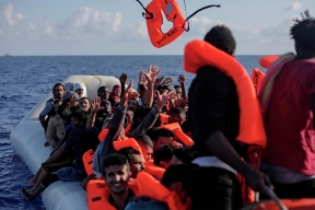 У острова Хиос при задержании катера с мигрантами погибли 14 человек