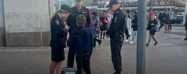 Полиция даст оценку задержанию читавшего стихи в центре Москвы ребенка