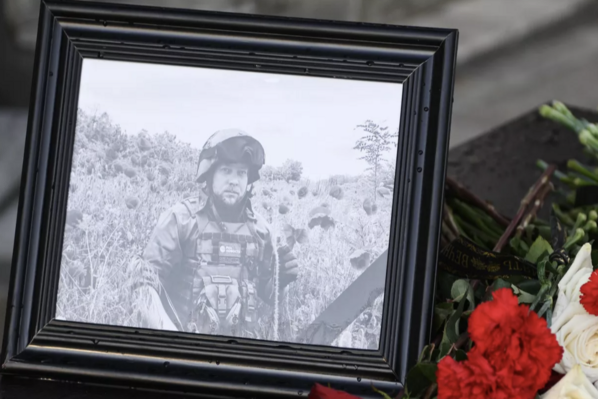 В Екатеринбурге воздвигнут памятник погибшему военкору