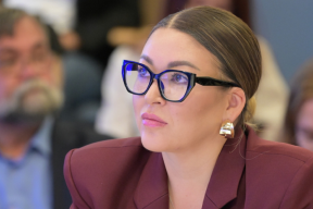 Ухажер Ирины Дубцовой Иван Петренко зарабатывает гораздо меньше певицы