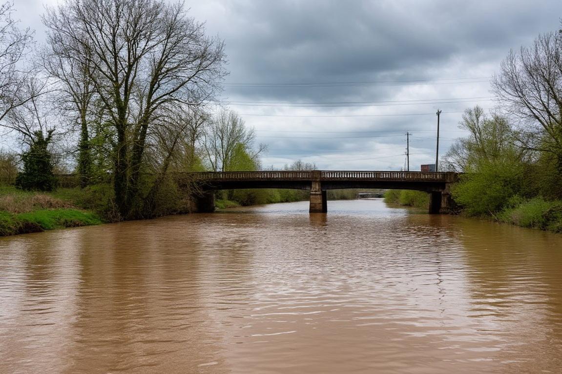 В зоне подтопления в Подмосковье — 575 домов и почти 8 тысяч жителей: МЧС готовится к паводку
