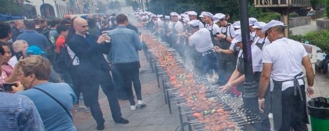 Во Владивостоке на День города приготовят почти 300 метров шашлыка