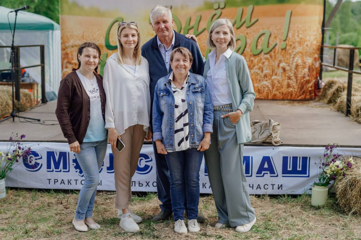 Василий Анохин: Семья Шманьковых из Духовщинского муниципального округа стали победителями 10-го Всероссийского конкурса «Семья года»