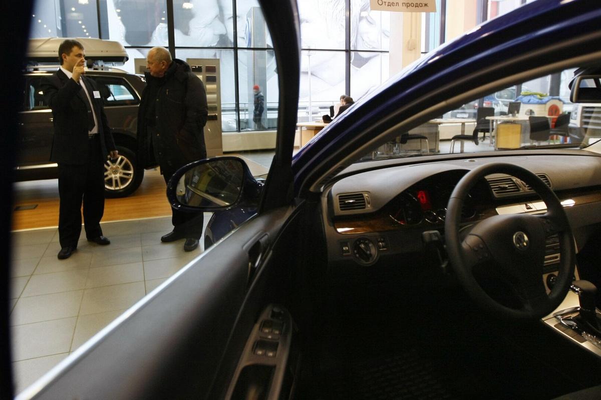 Рынок премиальных машин в России просел на треть в апреле продажи продолжают падать