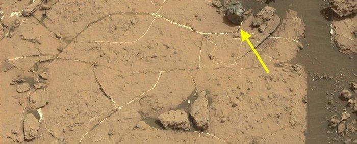 Curiosity нашел на Марсе металлический метеорит