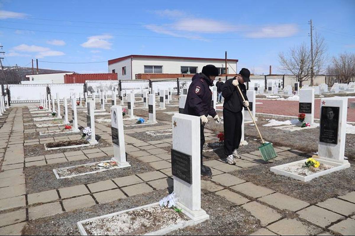 Неожиданное открытие на магаданской Аллее славы: подросток обнаружил могилу своей прабабушки