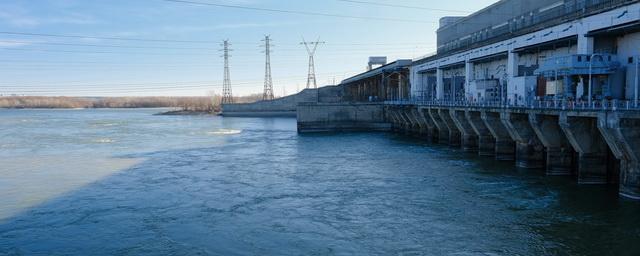 В Новосибирске скончалась упавшая с дамбы ГЭС женщина