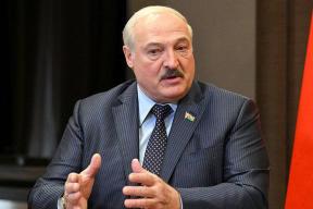 «Нам не до праздников»: Лукашенко поблагодарил военных, несущих службу в новогоднюю ночь