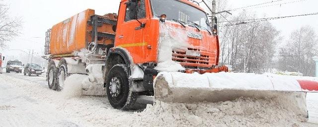 В Хабаровске дорожные службы устраняют последствия снежного циклона