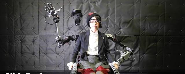 Японские инженеры оснастили инвалидную коляску роботизированными руками