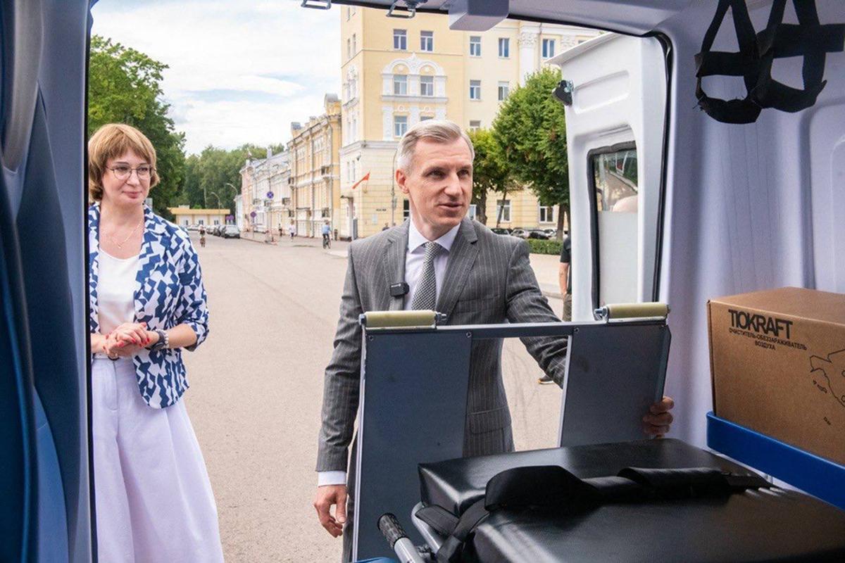 Губернатор Анохин: 60 новых автомобилей пополнили автопарк больниц Смоленской области в этом году