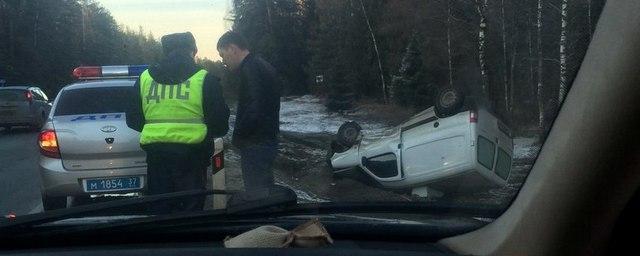 В Ивановской области автомобиль опрокинулся в кювет из-за лося