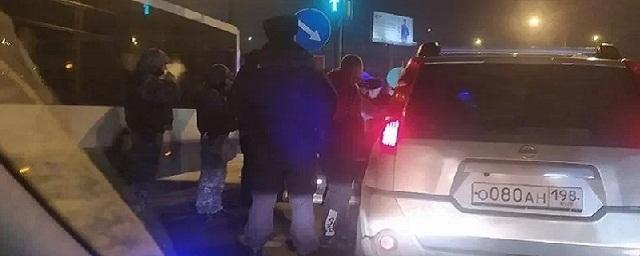 В Санкт-Петербурге мужчина выстрелил в пах оппонента во время дорожного конфликта