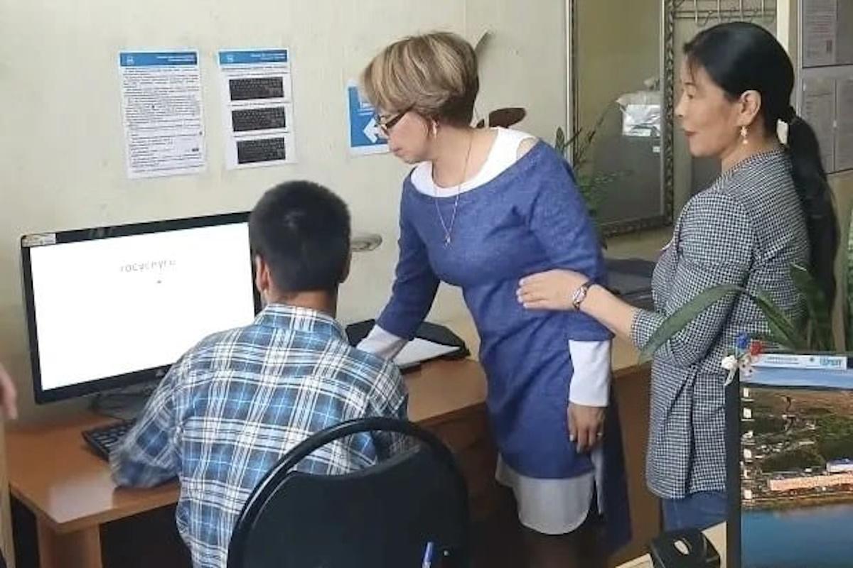 Жители чукотского села получили доступ к финансовым сервисам через новый кабинет в МФЦ