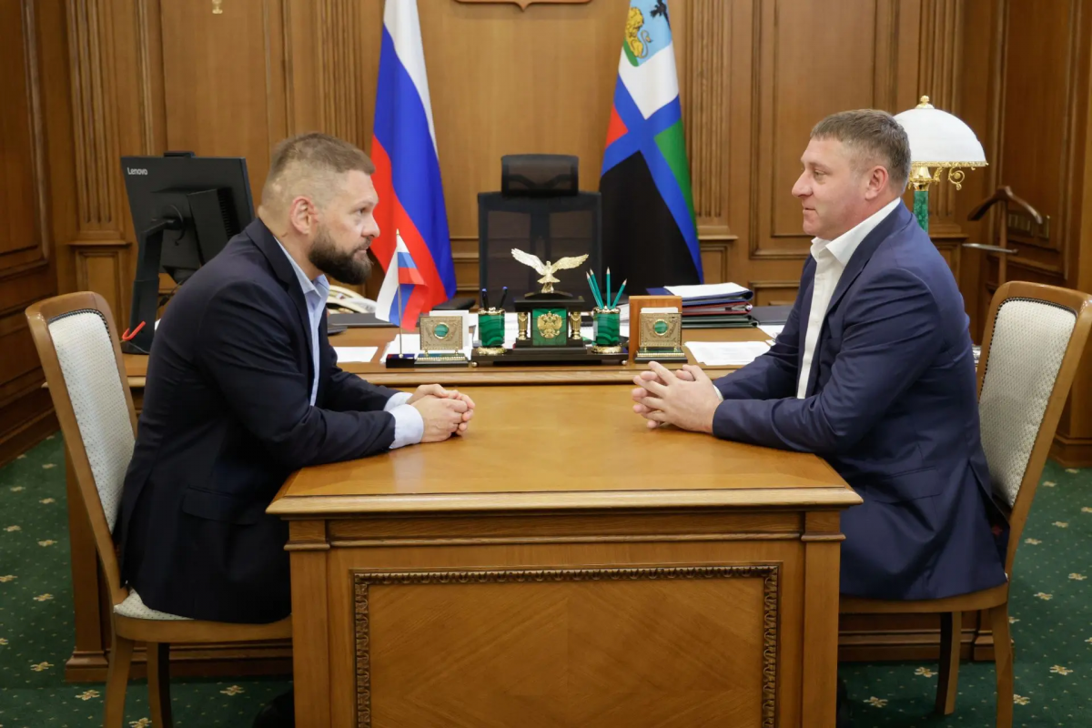 Врио губернатора Белгородской области Александр Шуваев встретился с Героем России и Почётным гражданином региона Евгением Поддубным
