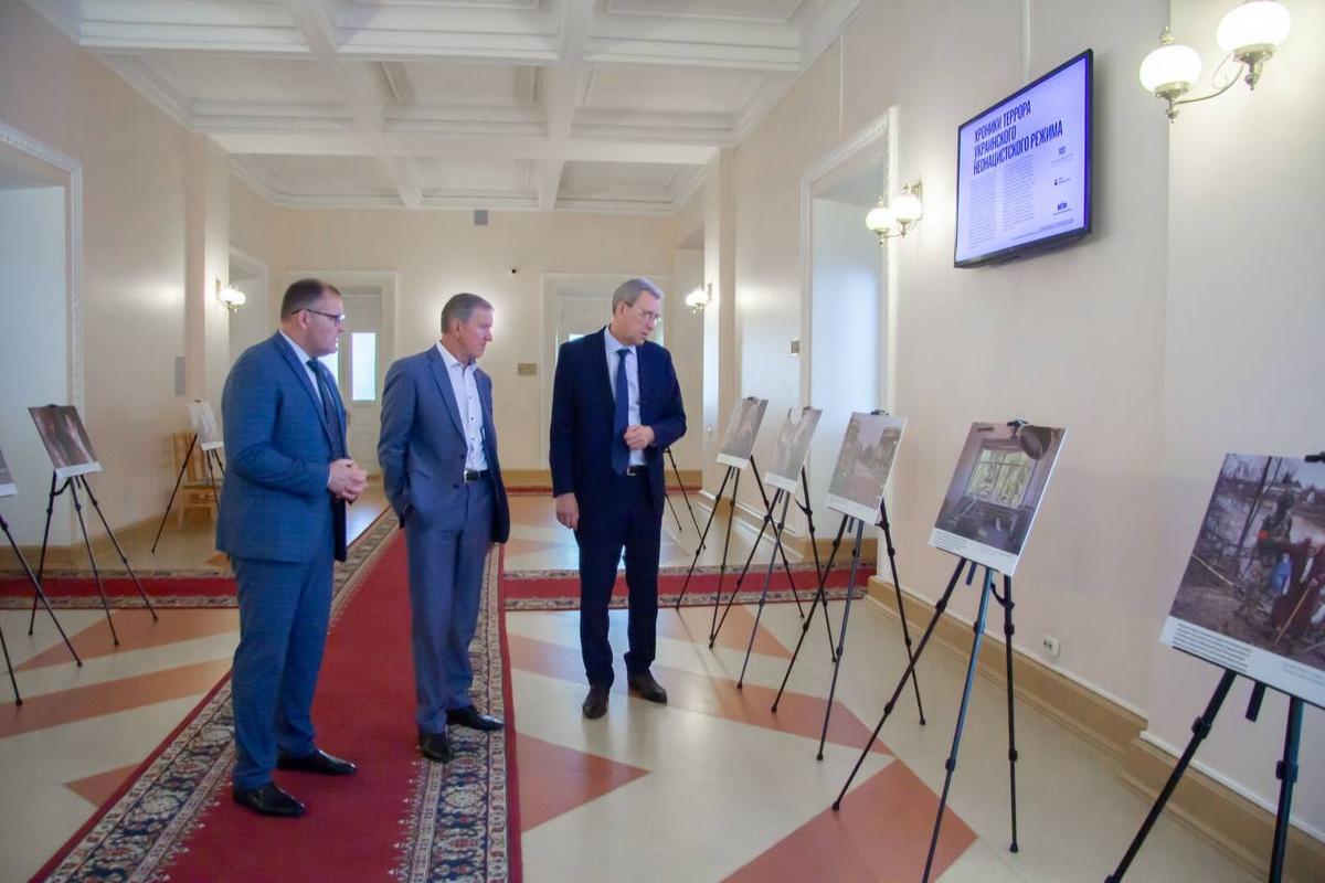 Александр Артемов: В Заксобрании Омской области открылась фотовыставка «Хроники террора украинского неонацистского режима»