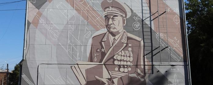 В городке ИВАТУ строители завершают благоустройство аллеи генерала Калицова