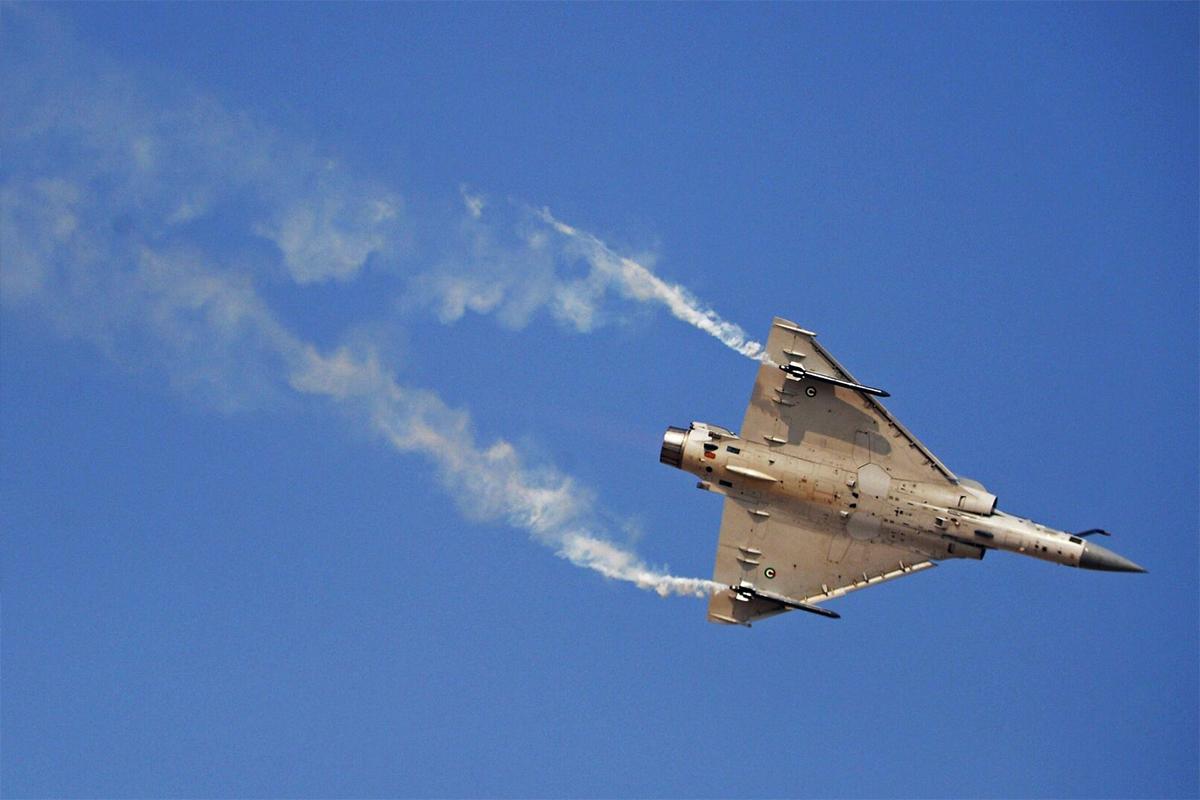 Истребители Франции начертили украинский трезубец в небе над Черным морем