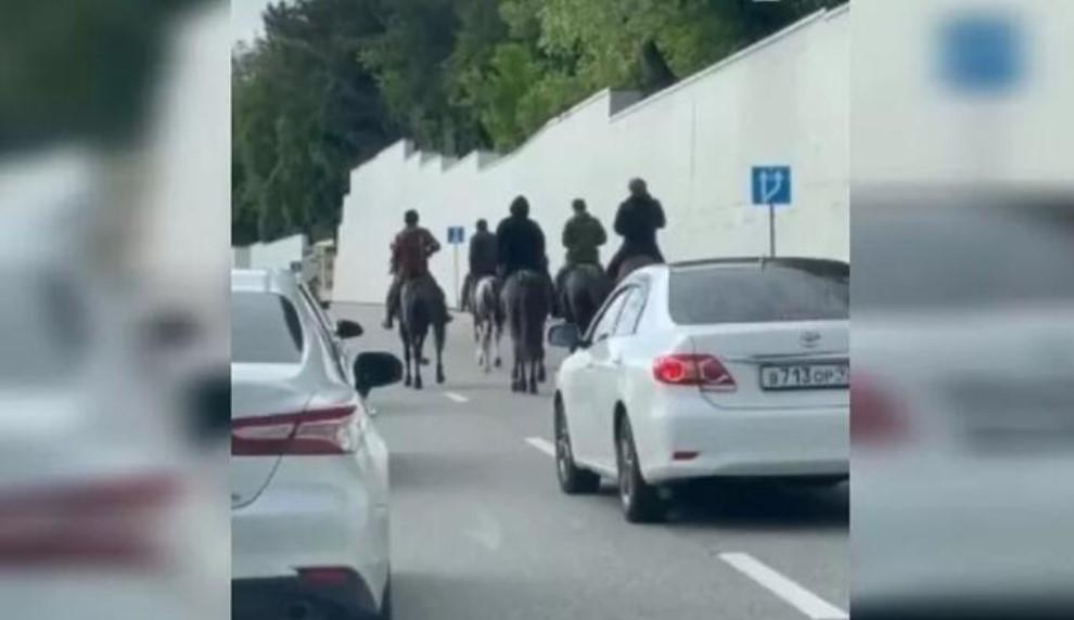 В Сочи задержали наездников, которые устроили беспредел на улицах города