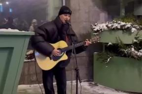 Ваня Дмитриенко устроил уличный концерт в Москве