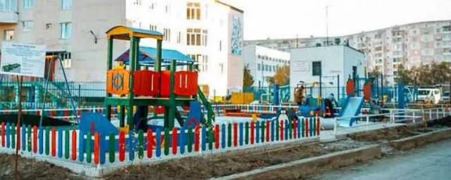 В Якутске на детской площадке 18-летний парень ограбил подростков