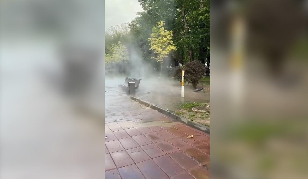 По московской улице разлился кипяток