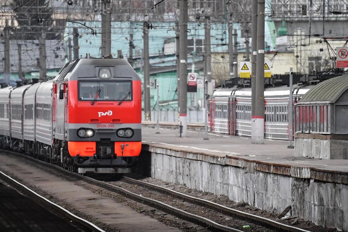 Из-за пожара на нефтебазе в Крыму нарушен график движения поездов