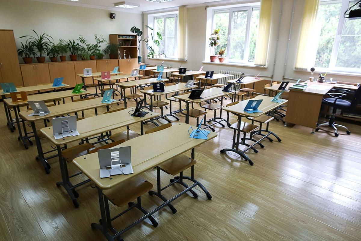 В Братске выгнали из школы № 5 двух учительниц, которые заставляли школьницу извиняться на коленях