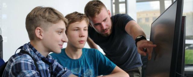 Примерно 40 тысяч школьников участвуют в онлайн-программах детских технопарков Москвы