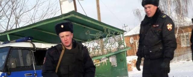 Внедорожник Росгвардии протаранил школьную остановку в Барабинске