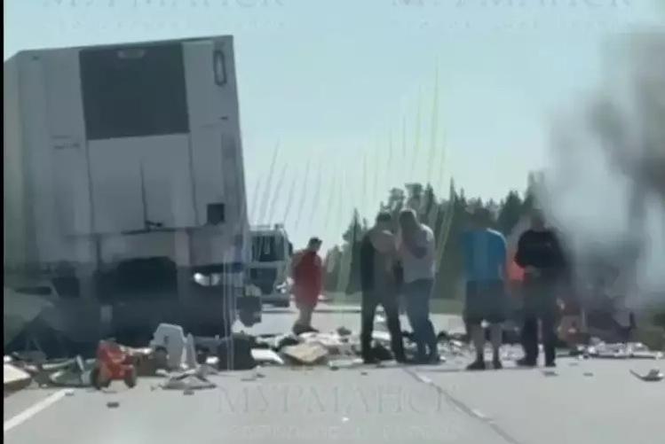 Жертвами смертельного ДТП с грузовиком в Карелии стали три человека
